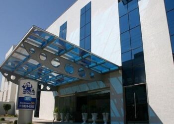 Parte do teto do Hospital São José do Avaí desaba, em Itaperuna