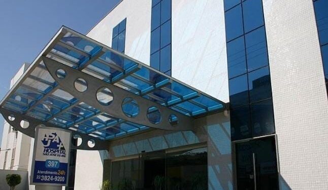 Parte do teto do Hospital São José do Avaí desaba, em Itaperuna