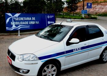 Taxistas têm até 31 de março para pagar taxa de permissão da atividade, em Macaé