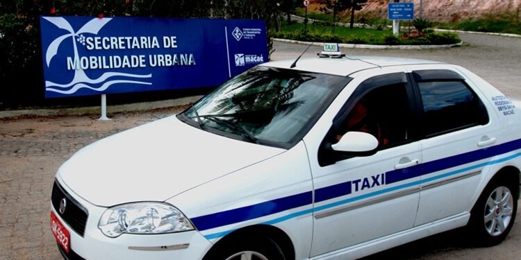 Taxistas têm até 31 de março para pagar taxa de permissão da atividade, em Macaé