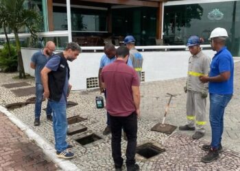 Hotel é multado por descarte irregular de resíduos, nos Cavaleiros, em Macaé
