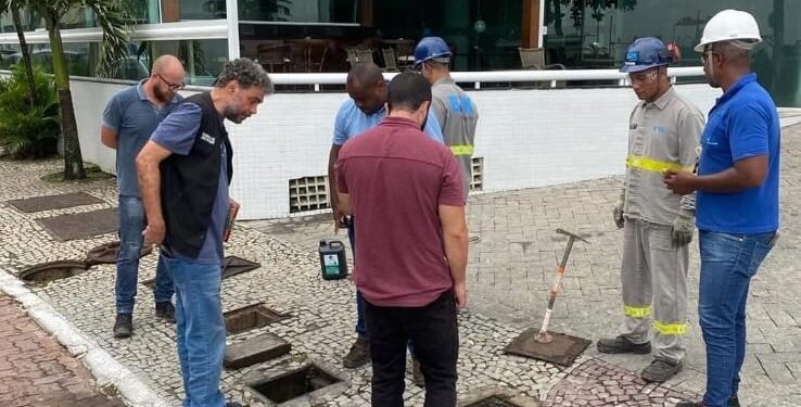 Hotel é multado por descarte irregular de resíduos, nos Cavaleiros, em Macaé