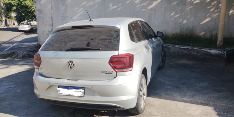 Homem preso com carro roubado em Casimiro de Abreu