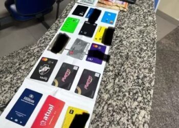 Homem é preso em Cabo Frio por estelionato ao tentar comprar passeio de lancha com cartão clonado