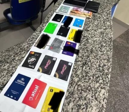 Homem é preso em Cabo Frio por estelionato ao tentar comprar passeio de lancha com cartão clonado