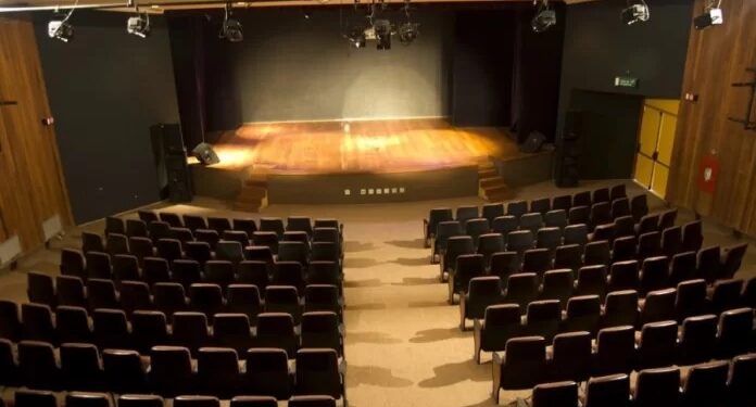 Teatro Firjan SESI Macaé abre inscrições para curso gratuito de Aperfeiçoamento em Dança