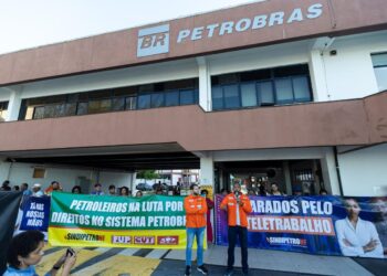 Petroleiros e petroleiras realizam Greve de Advertência nesta quarta-feira