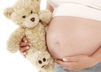 Caso de adolescente de 13 anos grávida após “roleta-russa” gera alerta nas redes sociais