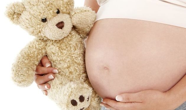 Caso de adolescente de 13 anos grávida após “roleta-russa” gera alerta nas redes sociais