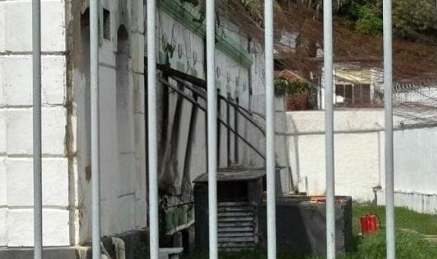 Detentas colocam fogo em cela durante motim em presídio feminino de Campos