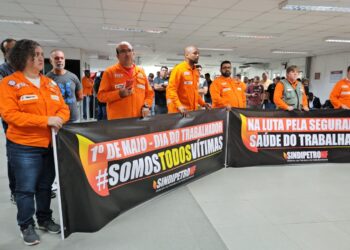 Sindipetro-NF denuncia insegurança crônica na Petrobrás em ato público no Farol de São Thomé