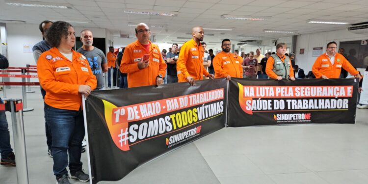 Sindipetro-NF denuncia insegurança crônica na Petrobrás em ato público no Farol de São Thomé