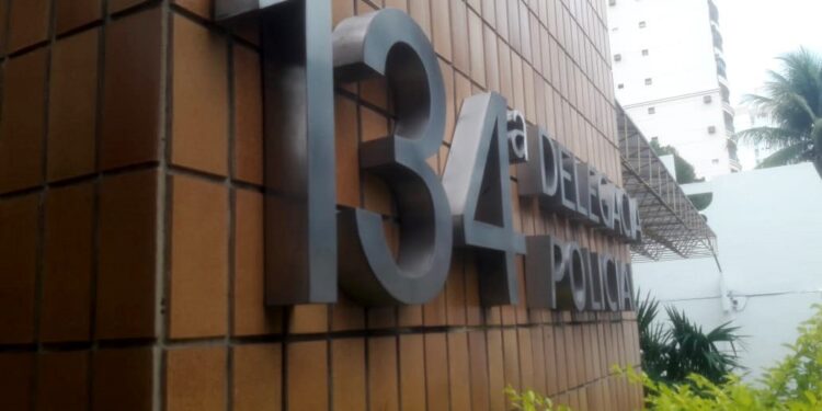 Mulher é estuprada por homem soropositivo após encontro marcado pela internet em Campos