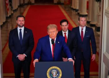 EUA bombardeiam usinas nucleares do Irã e elevam tensão no Oriente Médio