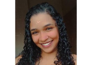 Júri julga mulher acusada de matar amiga grávida para roubar bebê