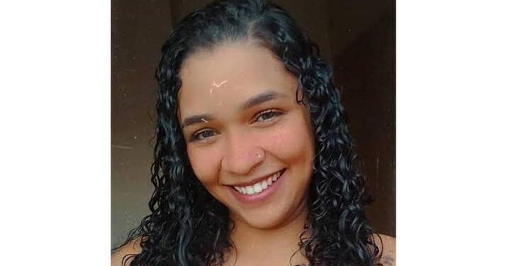 Júri julga mulher acusada de matar amiga grávida para roubar bebê