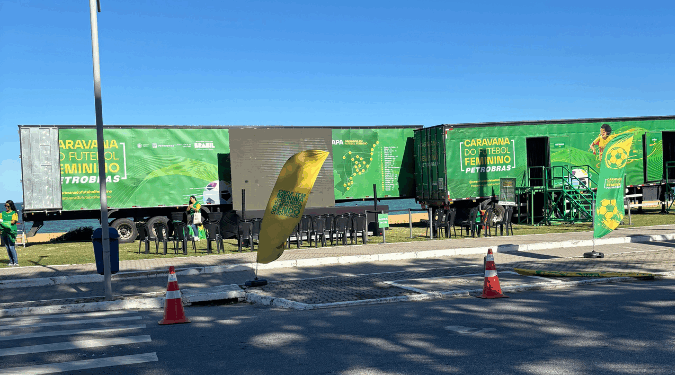 Caravana de futebol feminino chega com oficinas, jogos e histórias inspiradoras