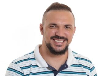 Vereador é investigado por suspeita de forjar facada durante evento