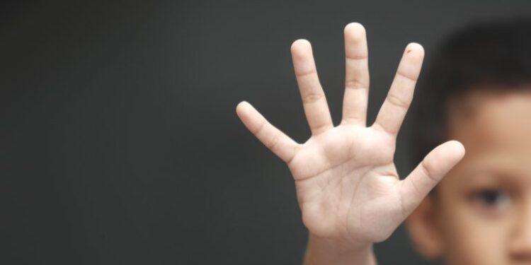 Acusado de estuprar filha de 7 anos é preso após operação da Polícia Civil