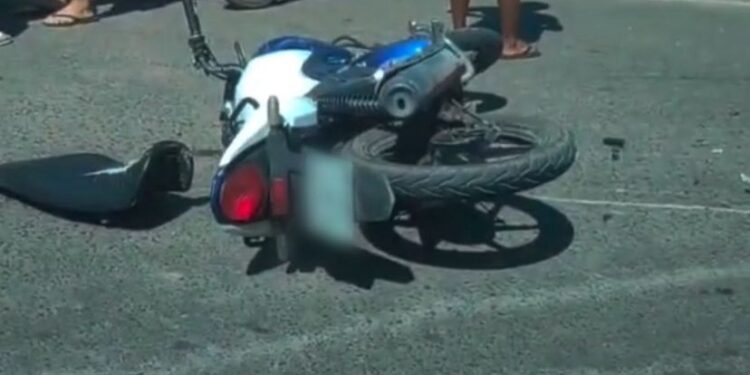 Motoboy fica ferido em colisão