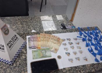 Polícia prende suspeito de tráfico e apreende drogas na orla