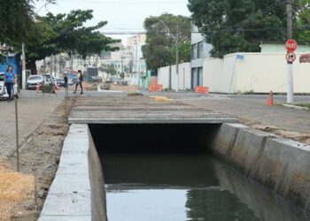 Imbetiba em alerta: estacionar sobre canal pode causar tragédia