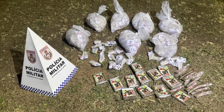 32° BPM apreende material entorpecente no Lagomar, em Macaé