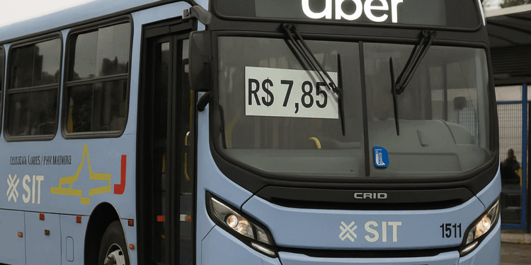 Tarifa de ônibus sobe e reacende polêmica: Uber tá mais barato que SIT