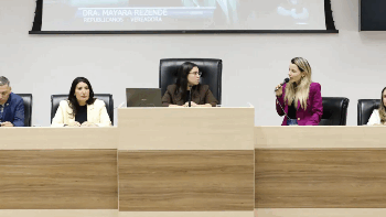Câmara aprova Estatuto que protege mulheres na política e no serviço público