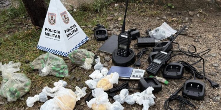 Três presos em operação contra o tráfico nas Malvinas, em Macaé