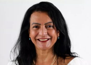 Caos na Educação: Secretária ignora parecer técnico, anula licitação e leva invertida do Prefeito