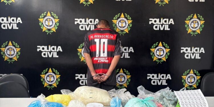 Tonel enterrado revela grande estoque de drogas do CV