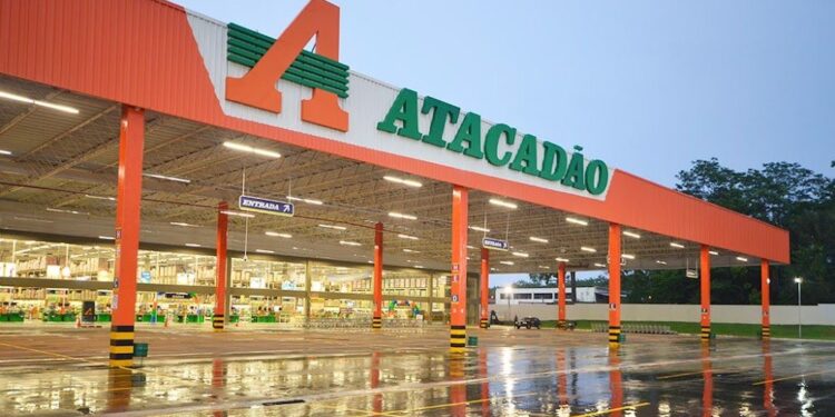 Supermercado é interditado após suspeita de contaminação