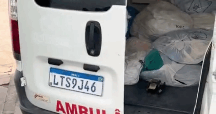 Escândalo: Roupa hospitalar é lavada ao lado do curral e transportada em ambulância
