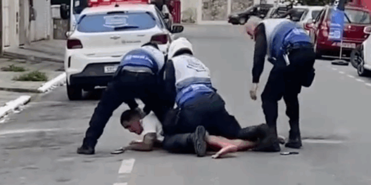 Comerciante se revolta durante abordagem policial e acaba detido