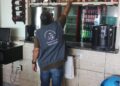 Fiscalização caça bebidas com metanol, 30 locais são vistoriados