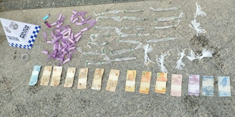 Polícia Militar prende dois homens por tráfico de drogas em Macaé