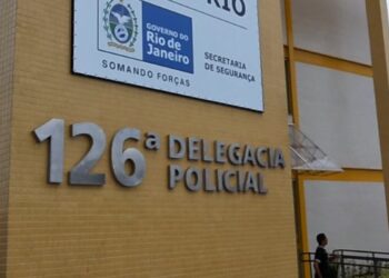 Professora é presa após agredir alunos de 3 anos