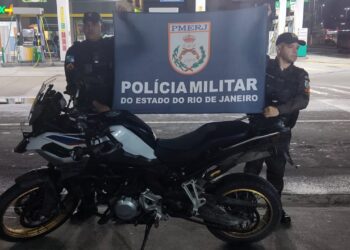 Homem é preso com moto clonada após perseguição policial em Macaé