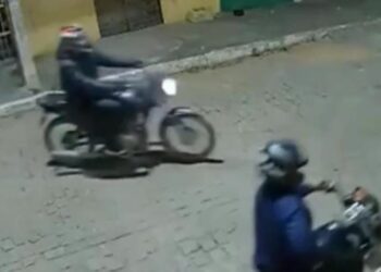 Cadeirante tem comércio invadido e roubado por criminosos armados