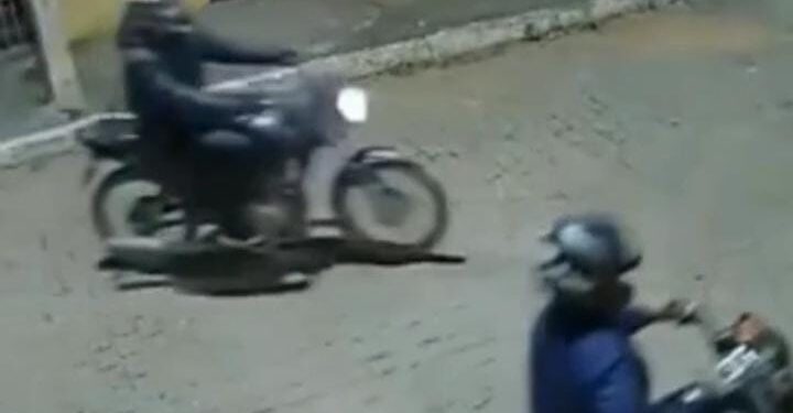 Cadeirante tem comércio invadido e roubado por criminosos armados