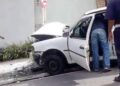 Motorista embriagado bate em poste e é preso em flagrante