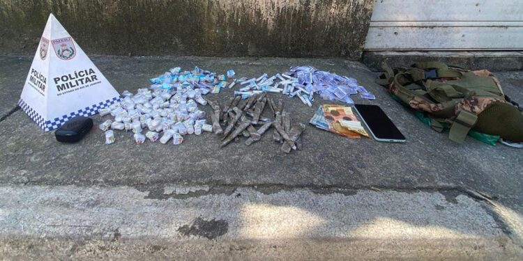 Polícia Militar detém criminoso por tráfico de drogas