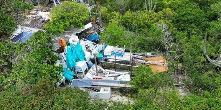 Operação em Cabo Frio notifica comerciantes por uso irregular de área ambiental na Praia das Conchas