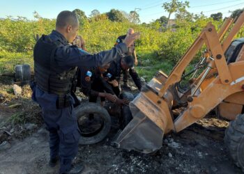 Operação da PM remove barricadas e reforça segurança em Rio das Ostras
