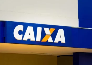 Falha elétrica causa princípio de incêndio em agência bancária