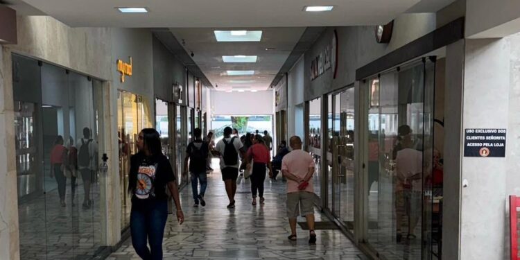 Galeria Carapebus anuncia seu primeiro outlet com descontos de até 70%