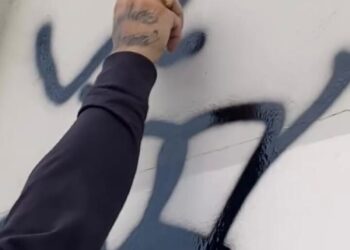 Felipe Ret é investigado após pichar fachada de prédio após show na cidade