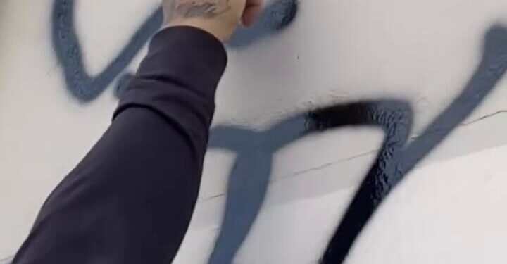 Felipe Ret é investigado após pichar fachada de prédio após show na cidade