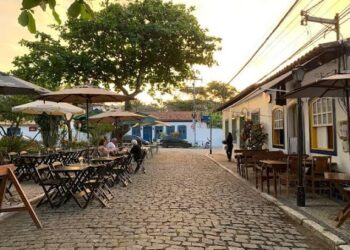 Novo decreto impõe regras para bares e restaurantes e redefine funcionamento no polo gastronômico